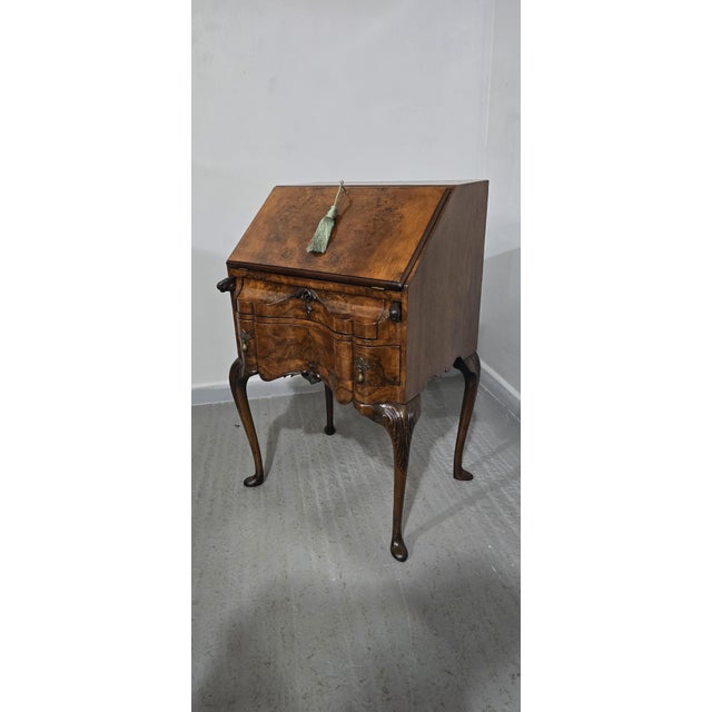 Queen Anne Burr Walnut Bureau, 1910 For Sale - Image 3 of 16