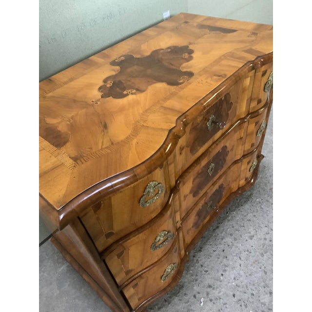 Baroque Inlaid Light Walnut Chest of Drawers, 1760s For Sale - Image 12 of 18