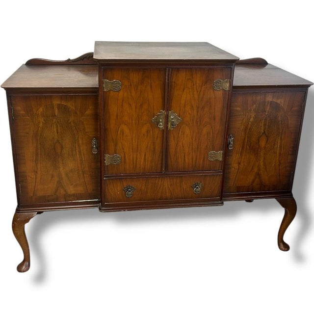 Vintage Queen Anne Sideboard in Walnut For Sale - Image 3 of 8
