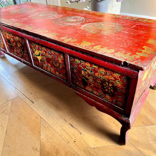 Vintage Chinese Red Lacquer Low Kang Coffee Table With Drawers, Hand-Painted, Mid-20th Century For Sale - Image 11 of 14