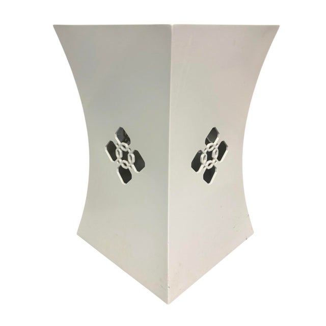 Modern White Lacquered Pedestal For Sale - Image 3 of 4