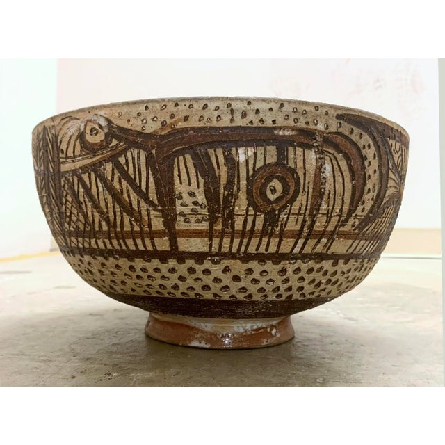 Frans Wildenhain . 1950s Frans Wildenhain Sgrafitto and Slip Decorated Studio Pottery Bowl For Sale - Image 4 of 9
