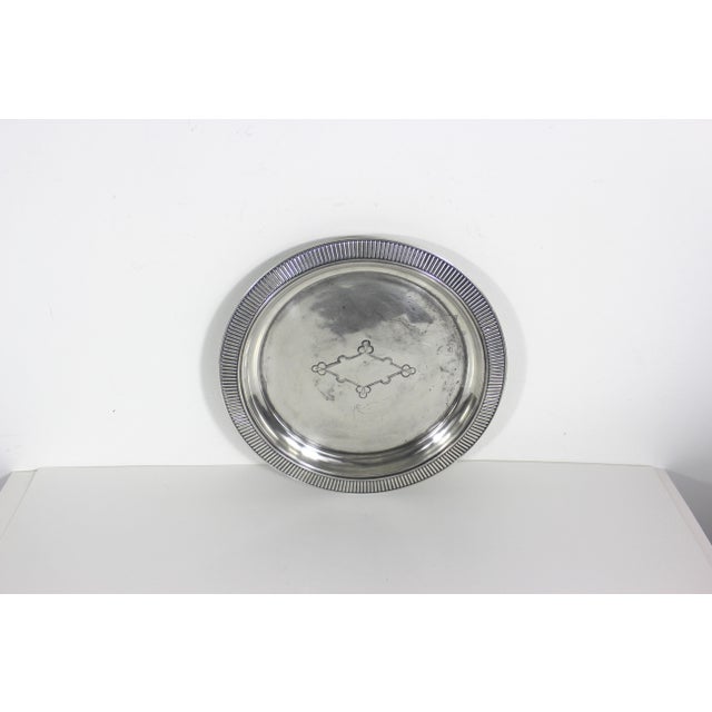 Silver Antique Round 11” Silver Plated Gallery Tray Wide Lip, Embossed Detail Plate Serving Dish, Drinks Simpson Hall Miller & Co Made in Usa For Sale - Image 8 of 11