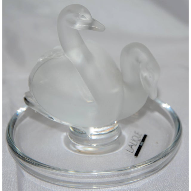 Art Nouveau French Lalique Deux Cygnes Pair of Swans Clear and Satin Crystal Ring Dish For Sale - Image 3 of 11