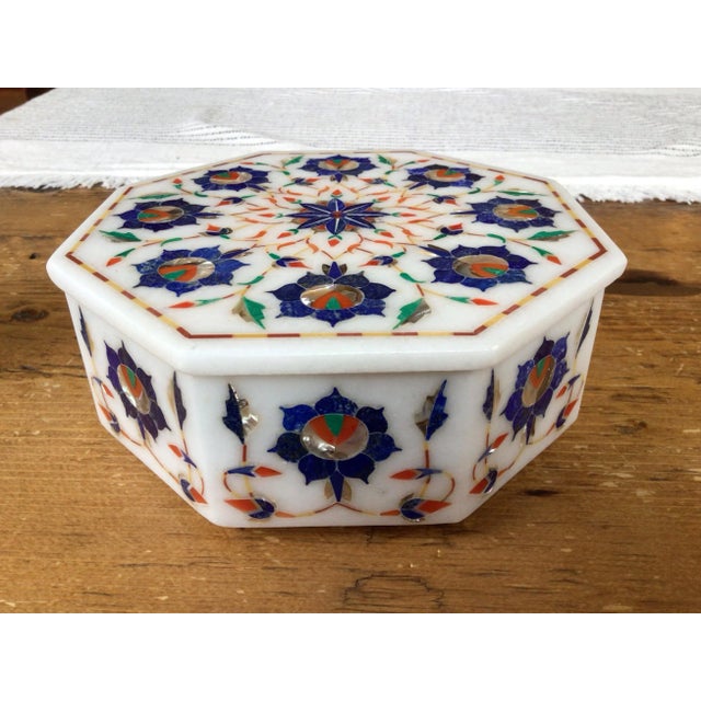 Moroccan 1970s White Marble Lidded Trinket Box With Blue Mosaic Inlay Design For Sale - Image 3 of 12