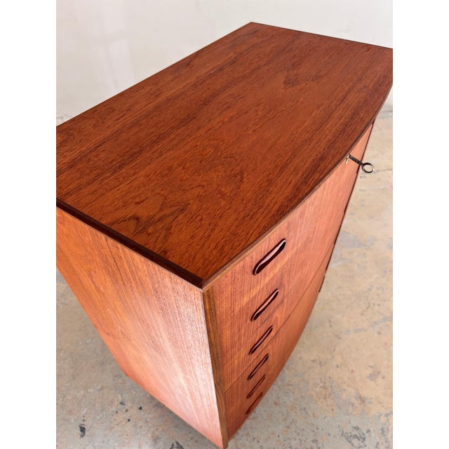 Semi-Circular Teak Chest of Drawers with Lock, 1950s For Sale - Image 4 of 10