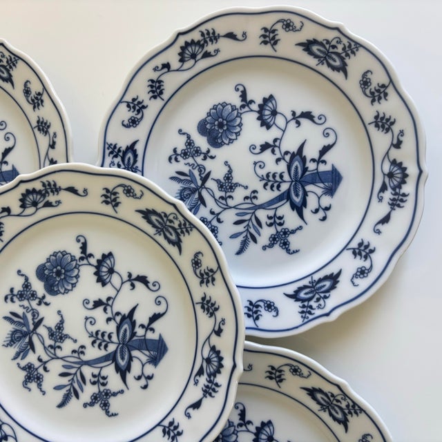 1970s 1970s Blue Danube Blue Onion Porcelain Salad or Dessert Plates - Set of 8 For Sale - Image 5 of 6
