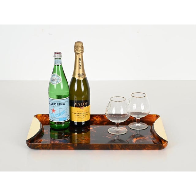 Large Tortoiseshell Effect Acrylic and Brass Serving Tray from Guzzini, 1970 For Sale - Image 10 of 15