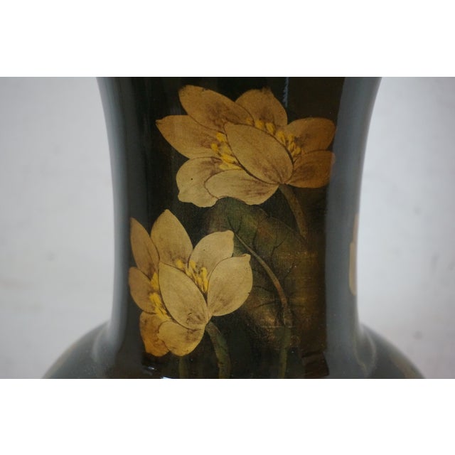 Late 20th Century Vintage Chinese Black & Gold Lacquered Chinoiserie Lotus Flower Vase For Sale - Image 5 of 10
