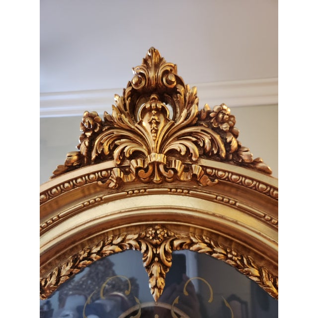 Wood Silik Italian Hand-Carved Gilt Display Cabinet / Curio | Gold Leaf | Made in Italy For Sale - Image 7 of 16