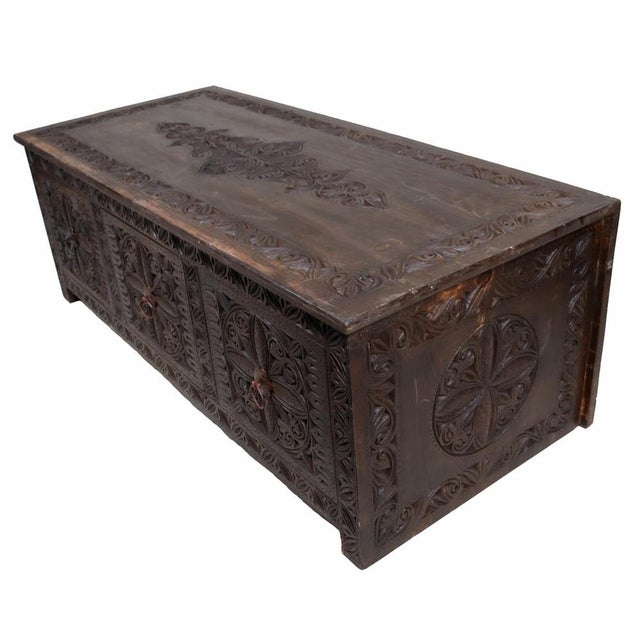 Vintage hand -carved solid wood colonial style living room table table chest table coffee table with drawers Surface: dark...