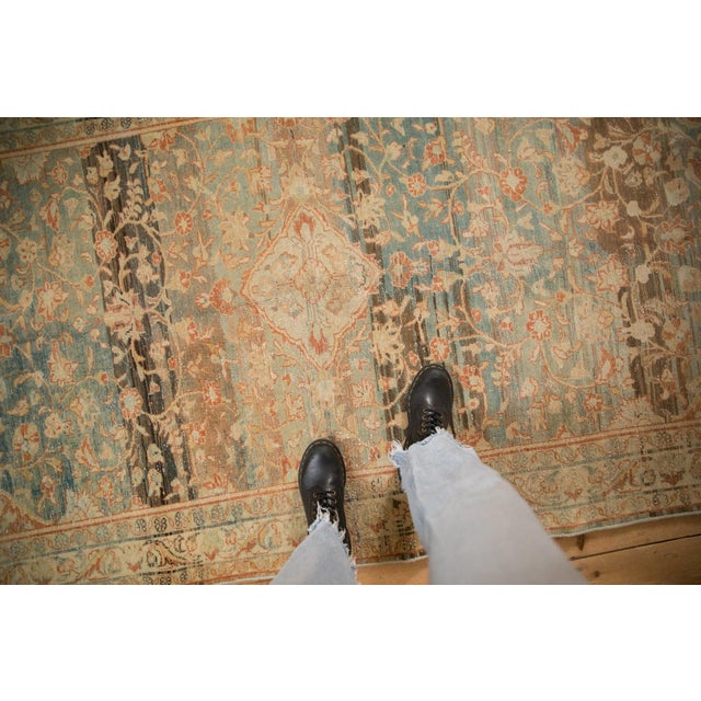 :: Diminutive diamond shaped center medallion with outwardly directed blossoms atop a covered field of scrolling vines...