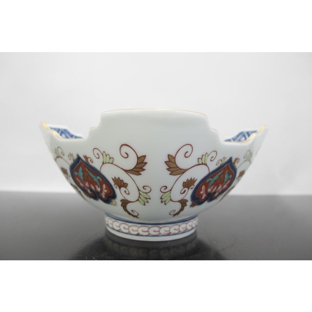 Japanese Imari Arita Yaki Kisen Kiln Vivid Gokunishiki Porcelain Square Bowl For Sale - Image 4 of 11
