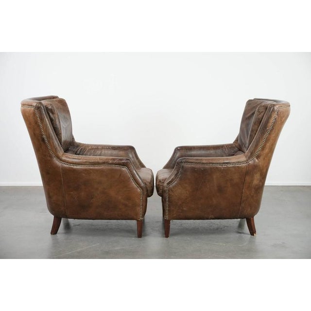 This beautiful set of two armchairs is made of cowhide leather. The armchairs have a distinctive look and are very...