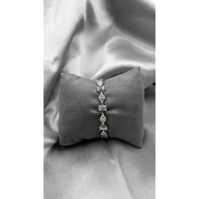 20 Carat Multi Shaped Diamond 18k Gold Bracelet For Sale - Image 10 of 12