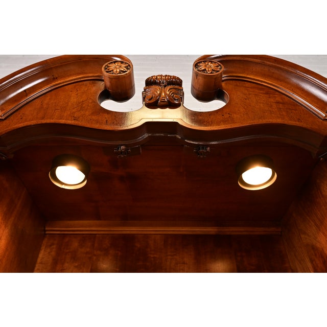 Brown Henredon Georgian Carved Mahogany and Burl Wood Lighted Breakfront Bookcase Cabinet For Sale - Image 8 of 11