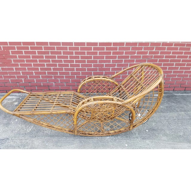 American 1940s Split Reed & Rattan Rocking Chaise For Sale - Image 3 of 13