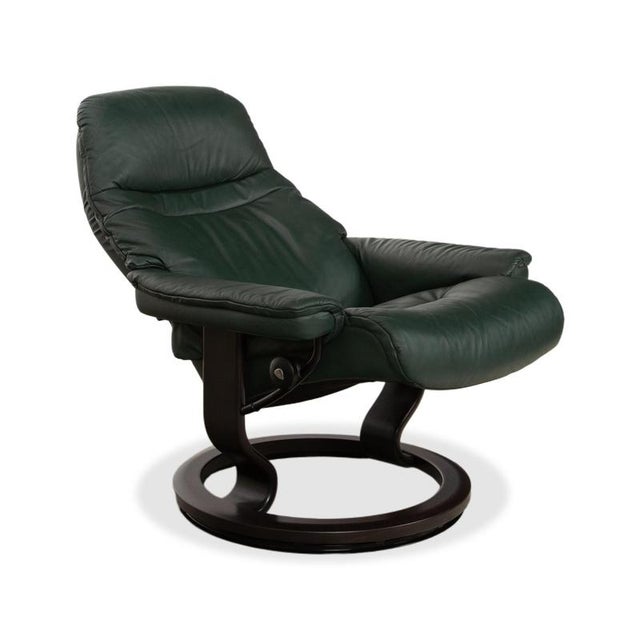 Set of Sunrise Lounge Chair and Ottoman in Leather and Green Fir from Stressless For Sale - Image 4 of 17