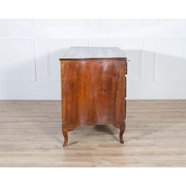 Directoire Chest of Drawers in Walnut 1780 Venice For Sale In Atlanta - Image 6 of 8