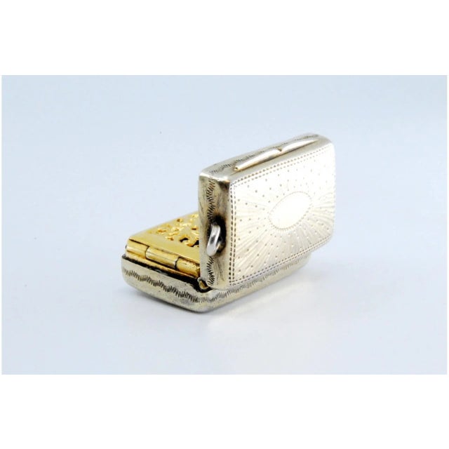 Metal George IV Silver and Gold Vinaigrette Box with Lid Engraving For Sale - Image 7 of 11