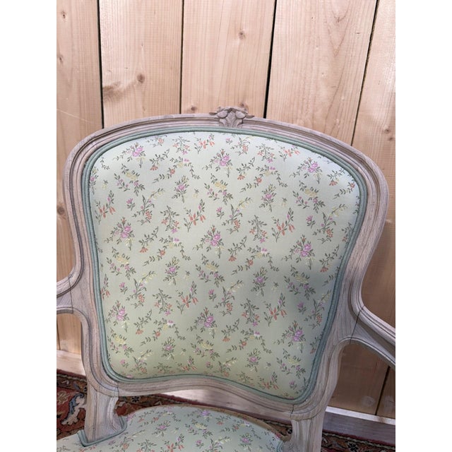 Vintage Louis XV Style Cabriolet Chairs in Sandblasted Beech and Floral Fabric, 1960s, Set of 2 For Sale - Image 3 of 8