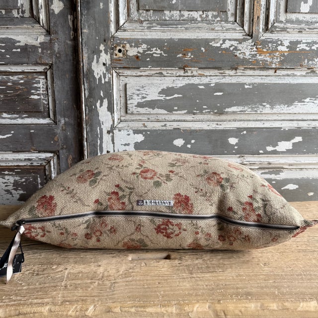 French Linen Lumbar Pillow Cover – Jardin Orgeat For Sale - Image 4 of 6