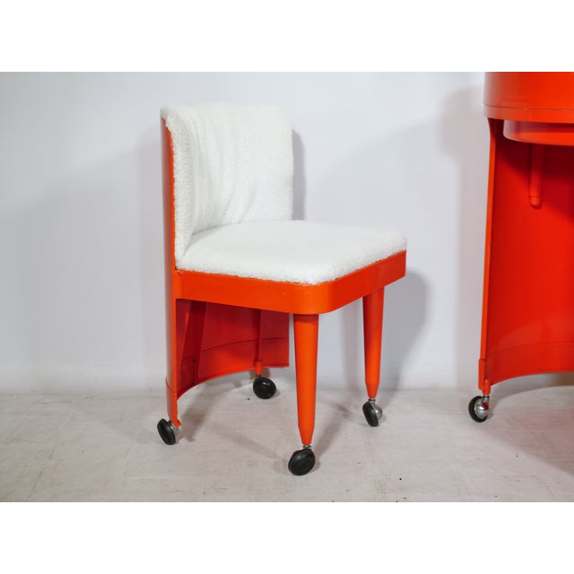 Space Age Silvi Dressing Table and Chair in Plastic by Studio Kastilia for Fanini Fain S.P.A., 1970s, Set of 2 For Sale - Image 6 of 18