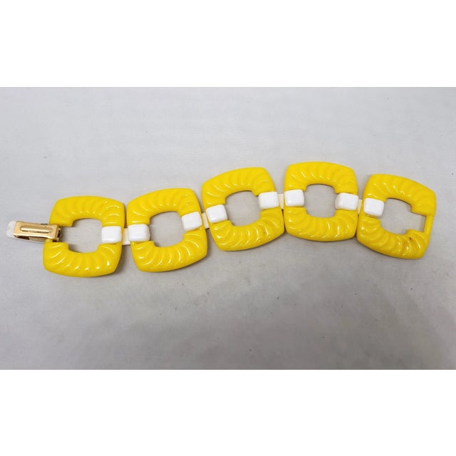 Yellow Vintage 1971 Signed Napier Yellow & White Lucite Link Bracelet For Sale - Image 8 of 9