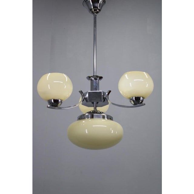 This elegant Art Deco chandelier was produced in Czechoslovakia during the 1930s and exemplifies the refined geometry and...