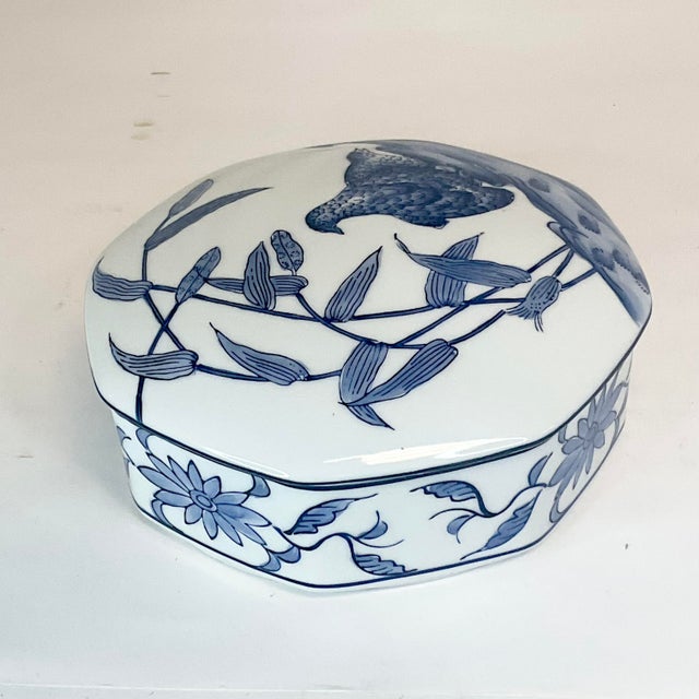 Ceramic Mid-Century Chinoiserie Hollywood Regency Blue-White Two Partridge Octagonal Box. For Sale - Image 7 of 7