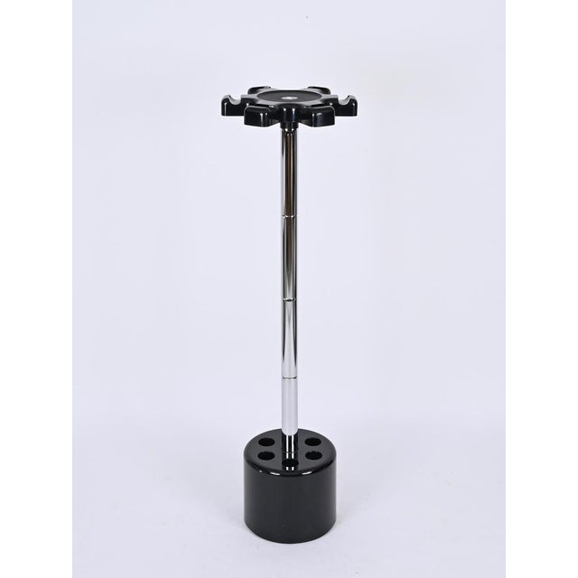 Italian Coat Stand in Chrome and Black Plastic attributed to Lucchi & Orlandini for Velca, 1970s For Sale - Image 11 of 16