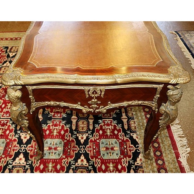 French 1950s Bronze Mounted Louis XV French Style Kingwood Writing Desk Bureau Plat For Sale - Image 3 of 11