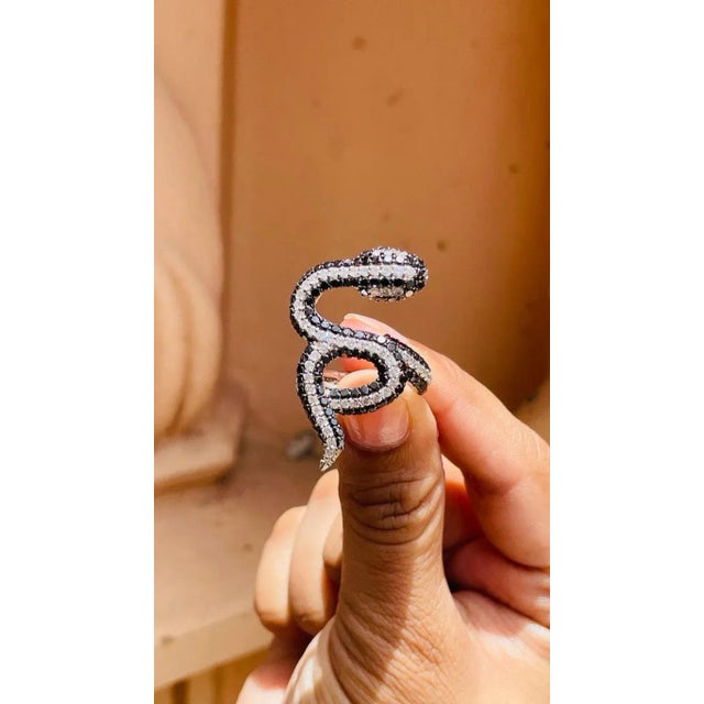 Traditional 18k Gold Serpent Ring Size 7 With 3.8 Carats Natural Diamond Accents by VRJewels For Sale - Image 3 of 17