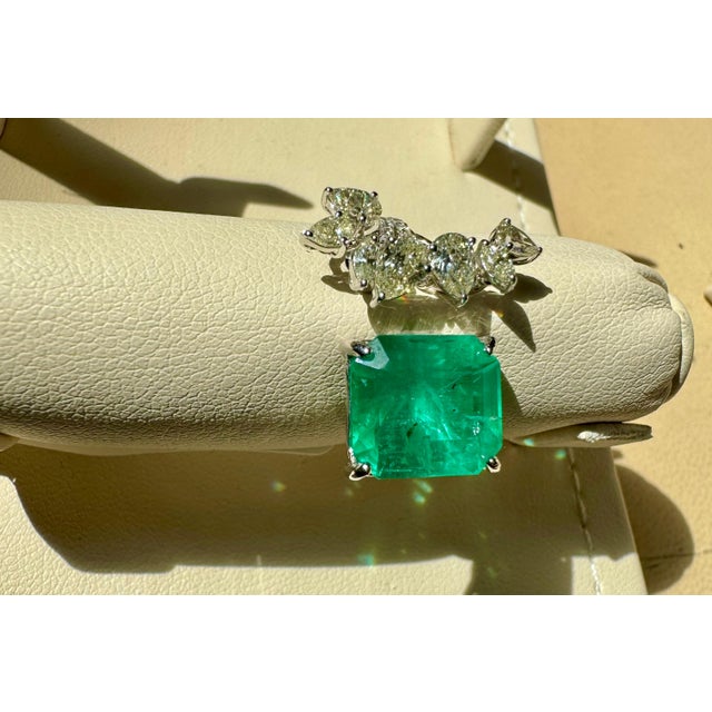 2010s 4.85 Ct Emerald Cut Emerald & 0.92 Ct Diamond Bypass Ring in 18 Kt Gold Size 7 For Sale - Image 5 of 18