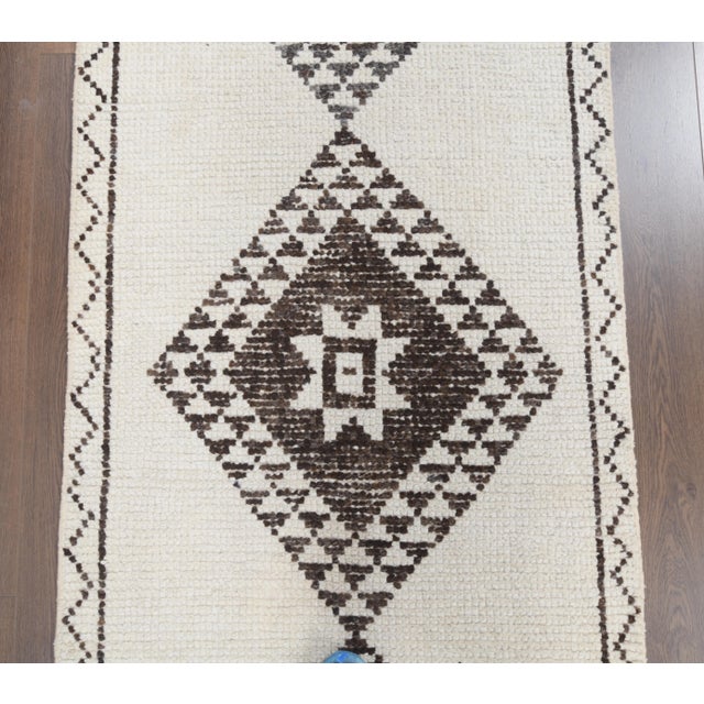 Vintage Turkish Oushak Handmade Wool Cotton White Runner Rug For Sale - Image 6 of 10