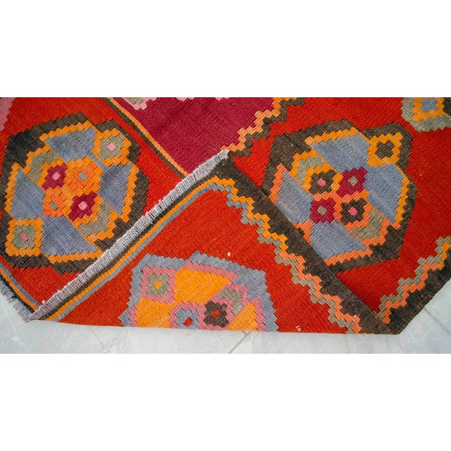 1980s Vintage Handmade Rug Organic Wool Turkish Kilim Oversize Area Rug - 6′8″ X 12′4″ For Sale - Image 15 of 15