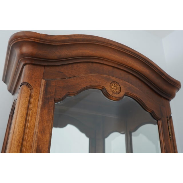 1980s Ethan Allen French Country Birch Curio Display Cabinet For Sale - Image 11 of 17