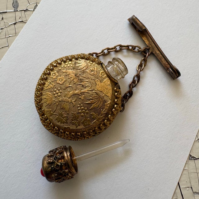 Vintage Art Deco Gilt Perfume Bottle Chatelaine Brooch With Original Glass Dauber Vanity Accessory For Sale In Providence - Image 6 of 10