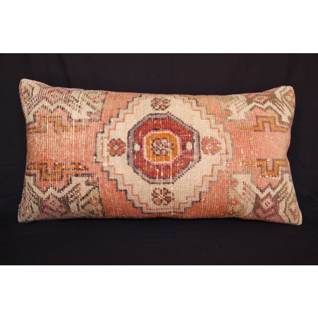 Here i am listing a 100% Handmade double knotted rug pillow cover, made from Vintage Turkish carpet rug. This’s a modern...