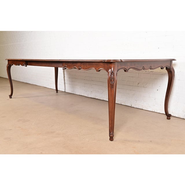 1980s Kindel Furniture French Provincial Louis XV Carved Burled Walnut Extension Dining Table, Newly Refinished For Sale - Image 5 of 16