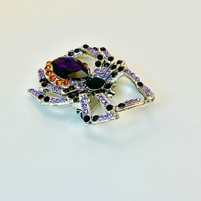 Amethyst 1980s Vintage Boho Chic Americana Halloween Spider Brooch For Sale - Image 8 of 18