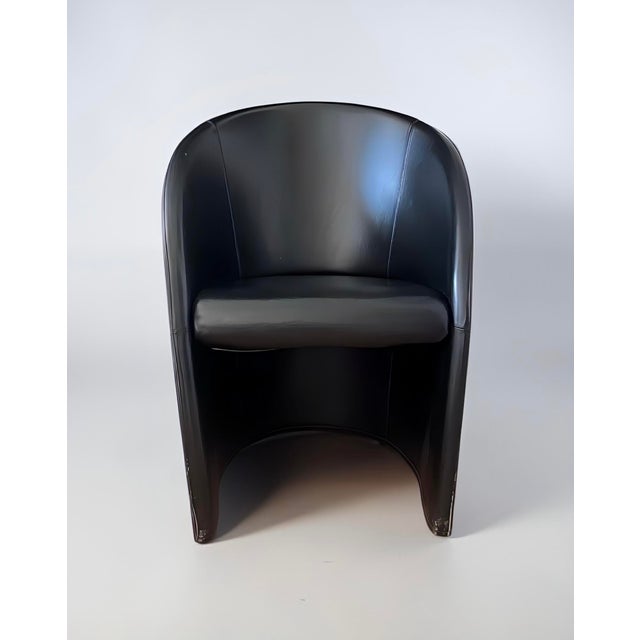Mid-Century Modern Italian Postmodern Club Chair in Black Pelle Frau Leather by Massimo & Lella Vignelli for Poltrona Frau, Italy, 1989 For Sale - Image 3 of 8