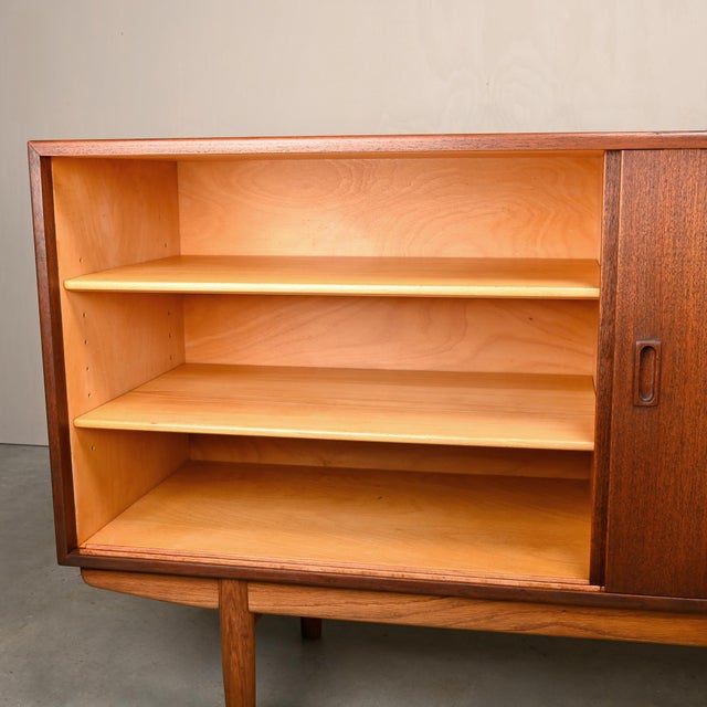 Vintage Model 160 Sideboard in Teak and Oak by Børge Mogensen for Søborg Møbelfabrik, 1960s For Sale - Image 15 of 18