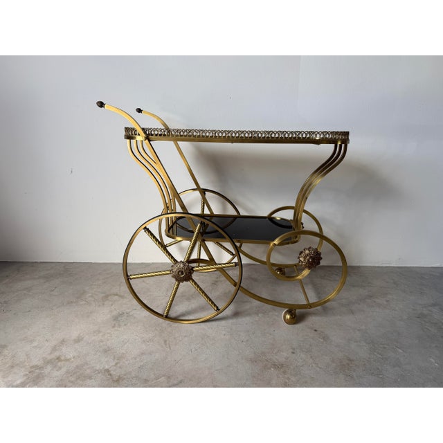 1960s Italian Hollywood Regency Scrolled Brass & Black Glass Two-Tier Bar Cart For Sale In Miami - Image 6 of 14