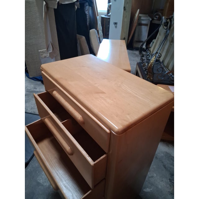 A beautifully streamlined American Mid-Century Modern five-drawer highboy chest, circa 1950s, attributed to Heywood-...