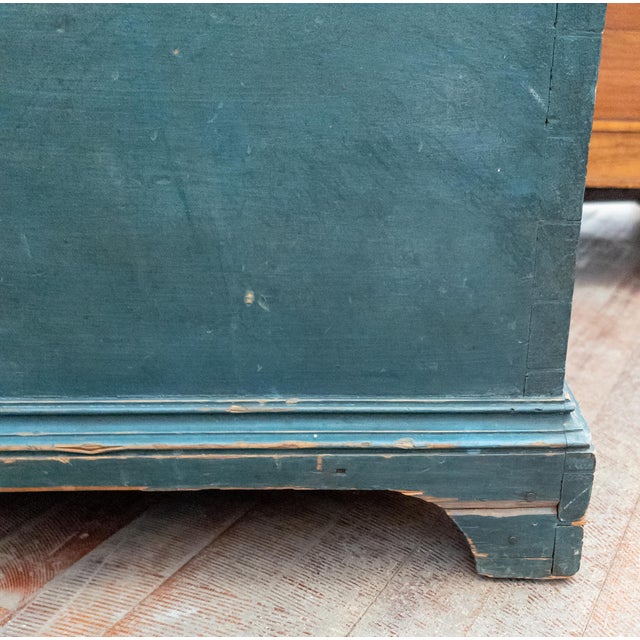 Wood 18th or 19th Century Blue Painted American Blanket Chest, New York or New England For Sale - Image 7 of 18