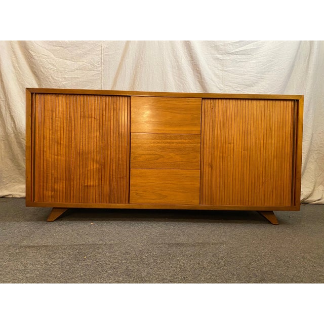 Brown 1950s Vladimir Kagan for Kagan/ Dreyfuss Credenza or Bedroom Cabinet For Sale - Image 8 of 12