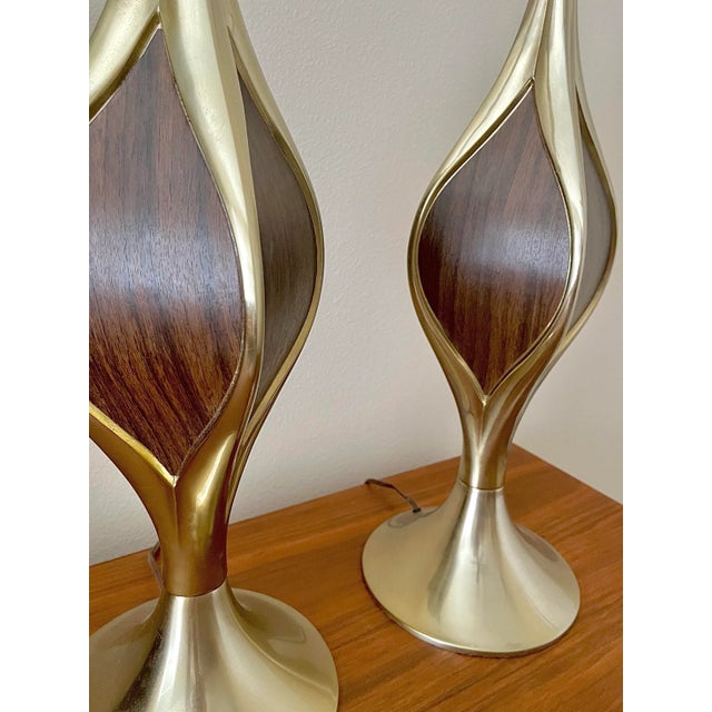 Laurel Lamp Company Pair of Mid Century Space Age Table Lamps With Brass + Dark Wood | by Laurel Lamp Co For Sale - Image 4 of 12