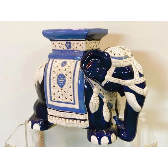 Chinoiserie Ceramic Lucky Elephant Plant Stand in Blue and Cream, 1970s For Sale - Image 4 of 9