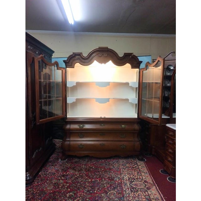 Item: Vintage Henredon China Cabinet (two piece). Cabinet is unmarked. Age & Condition: Circa 1960-1970. Good overall, may...